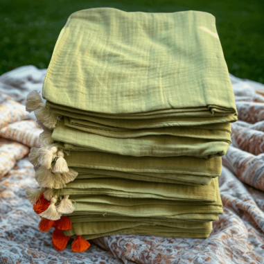 Manta bambula triple con pompones verde 100x100 Lemon Crib Suavidad y estilo