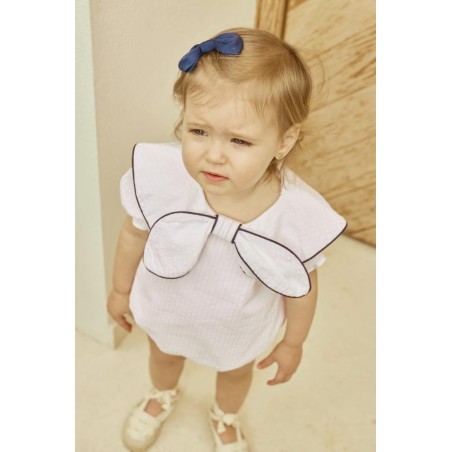 Rana blanca de ceremonia con cuello marinero Estrella