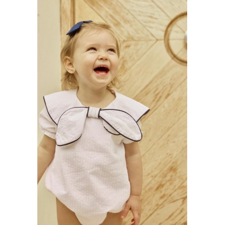 Rana blanca de ceremonia con cuello marinero Estrella